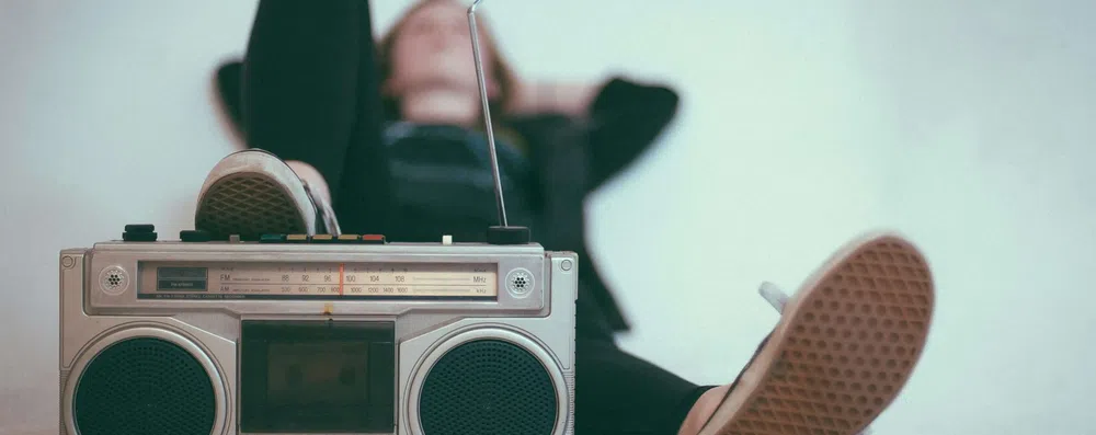 Como aprender espanhol com música: guia prático