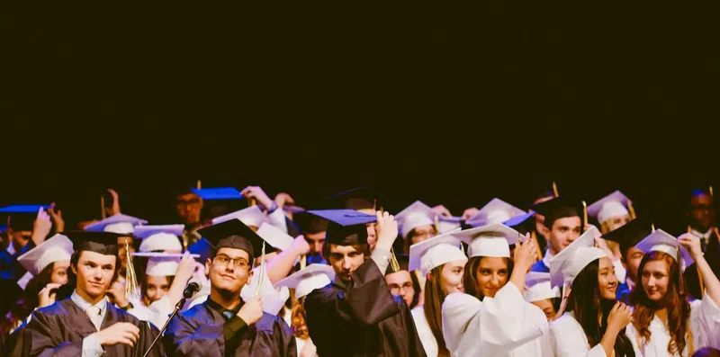 4 bolsas de estudos internacionais de 100% abertas agora para brasileiros