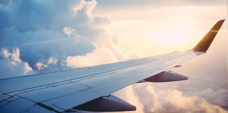 Viagem longa de avião: o que fazer?