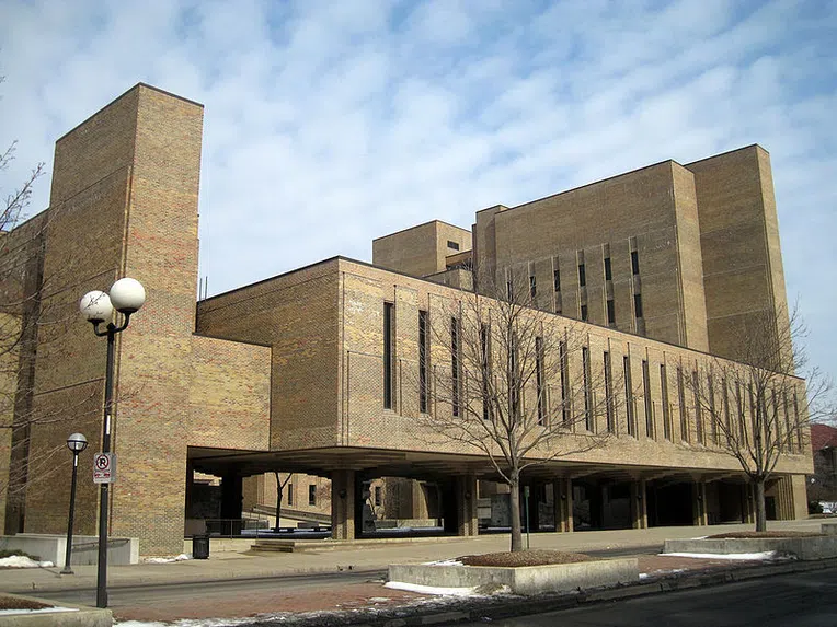 Escola-de-Odontologia-da-Universidade-de-Michigan