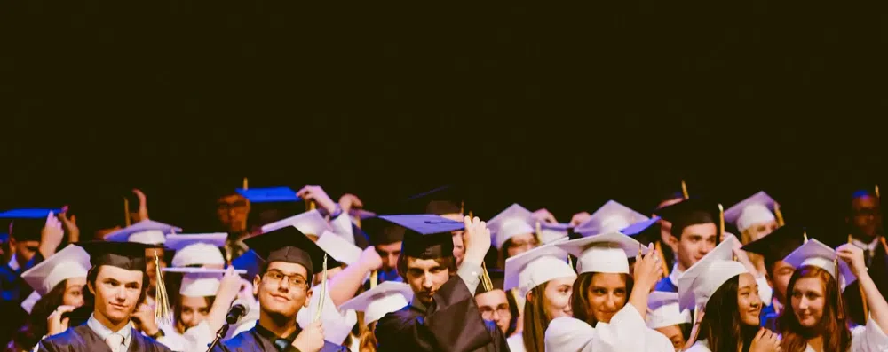 4 bolsas de estudos internacionais de 100% abertas agora para brasileiros