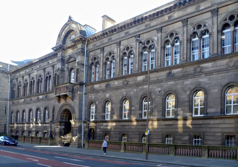 Teviot-Place-campus-histórico-da-Faculdade-de-Medicina-da-Universidade-de-Edimburgo