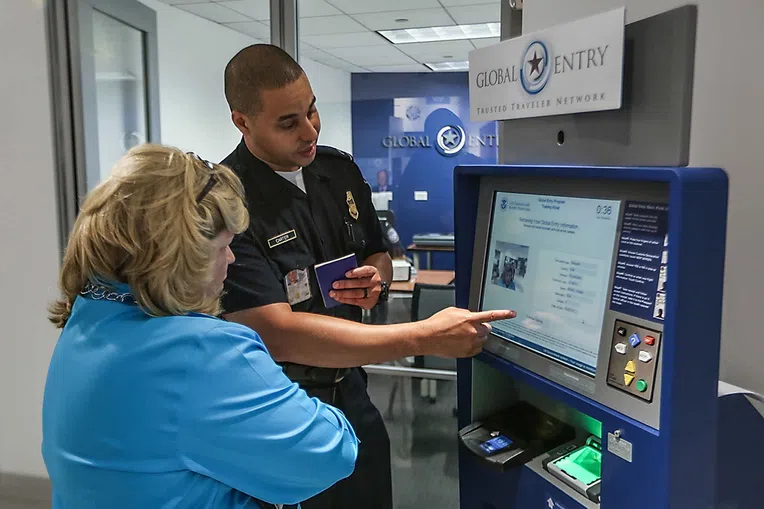 1-global-entry-brasil-adere-sistema-que-agiliza-entrada-nos-eua