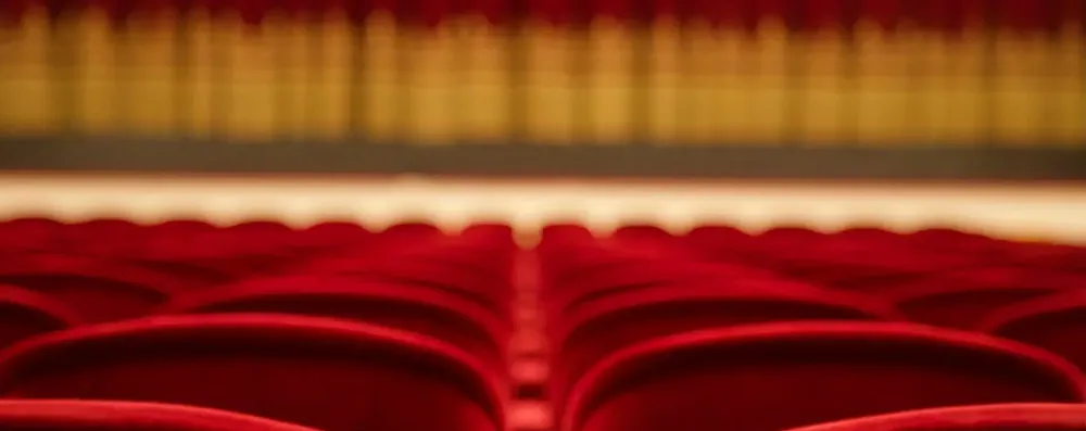 Qual das melhores faculdades de Artes Cênicas do mundo combina mais com você?