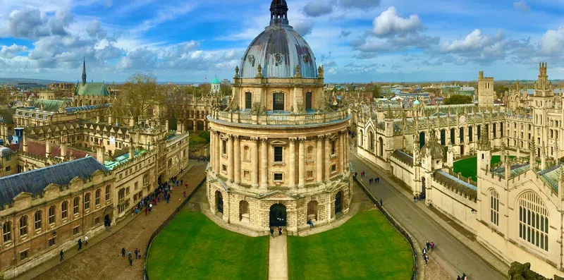 Estude em Oxford de graça com essas bolsas de estudos