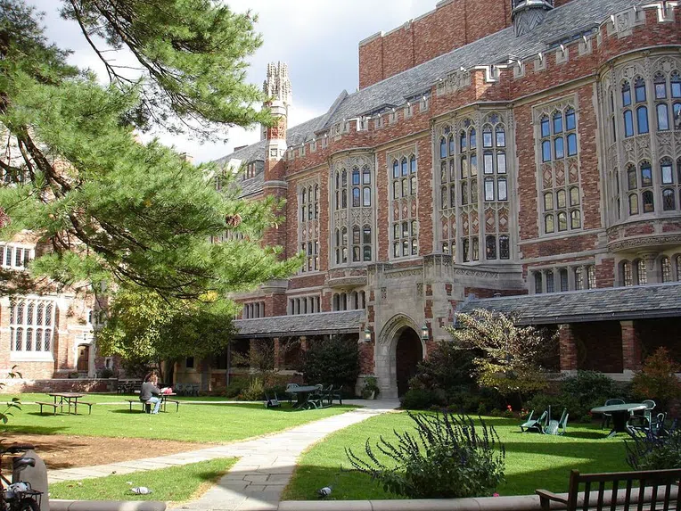Yale-melhores-faculdades-de-direito-do-mundo