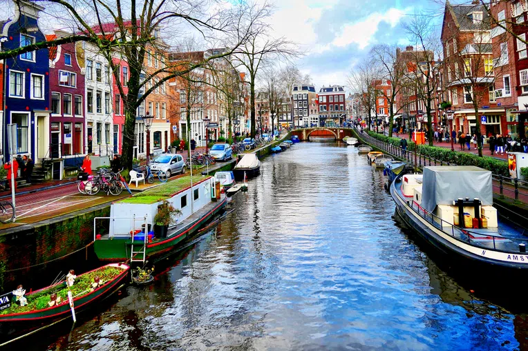 Amsterdã é excelente para pedalar