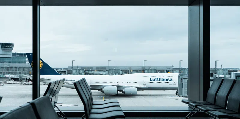 Diga quem é você no aeroporto e te daremos um destino de viagem