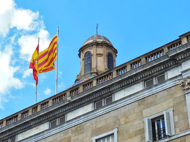 Muitas pessoas escolhem a Espanha para fazer intercâmbio na Europa